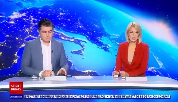 Un pescar care dormea în mașină a fost la un pas de înec. Autoturismul a luat-o la vale spre lac