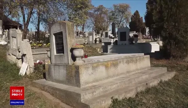 Mai multe morminte dintr-un cimitir din județul Mureș, distruse de hoți. Ce căutau aceștia