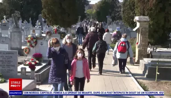 Pandemia a schimbat tradiția de Ziua Morților. Ce s-a întâmplat în cimitirele din țară
