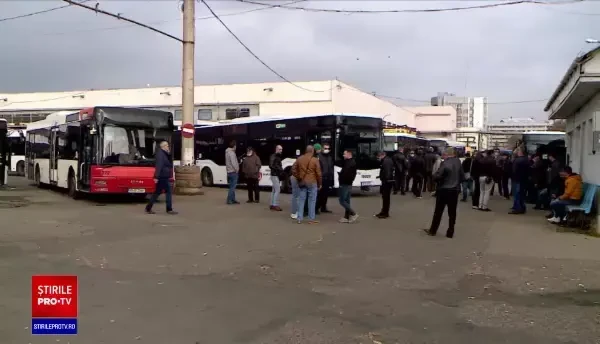 Șoferii de autobuz din Iași au intrat în grevă. „Nu pot să mai muncesc cu 20 şi ceva de milioane”