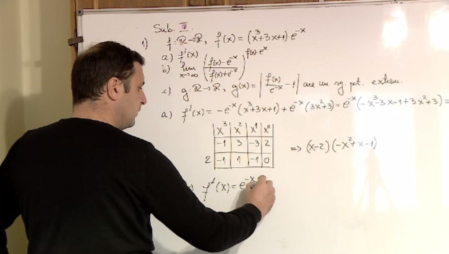 Pandemia le-a schimbat atitudinea față de școală. Elevii din România participă la cursuri online, deși sunt în vacanță