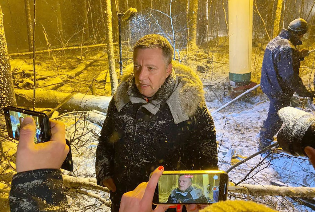 FOTO. Un avion de tip Antonov-12 cu şapte persoane la bord s-a prăbuşit în apropiere de Irkuţk, în Siberia