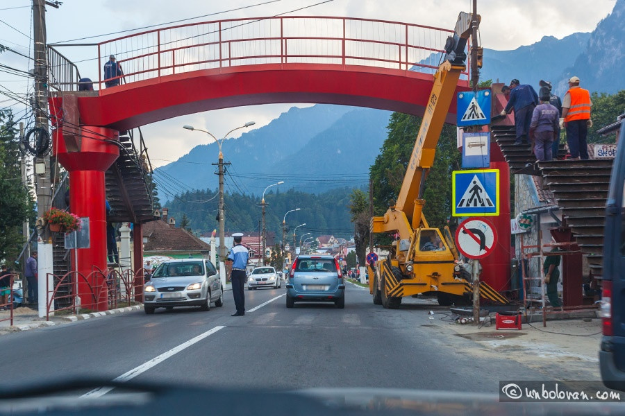 Pasarelele pietonale de pe DN1 vor fi modernizate. Cum vor arăta