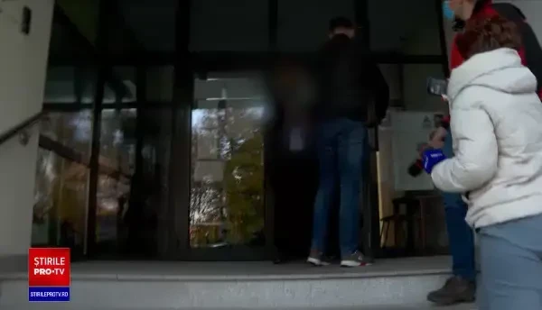 Cardiologul prins în flagrant luând mită a fost arestat la domiciliu pentru 30 de zile