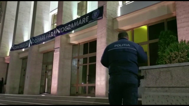 Un tânăr a căzut de la înălțime la câteva minute după ce s-a vaccinat anti-Covid, la un centru din Iași