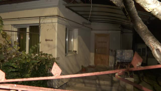 O bătrână a fost ucisă în bătaie de nepotul ei. Bărbatul și-a recunoscut vina în fața procurorilor