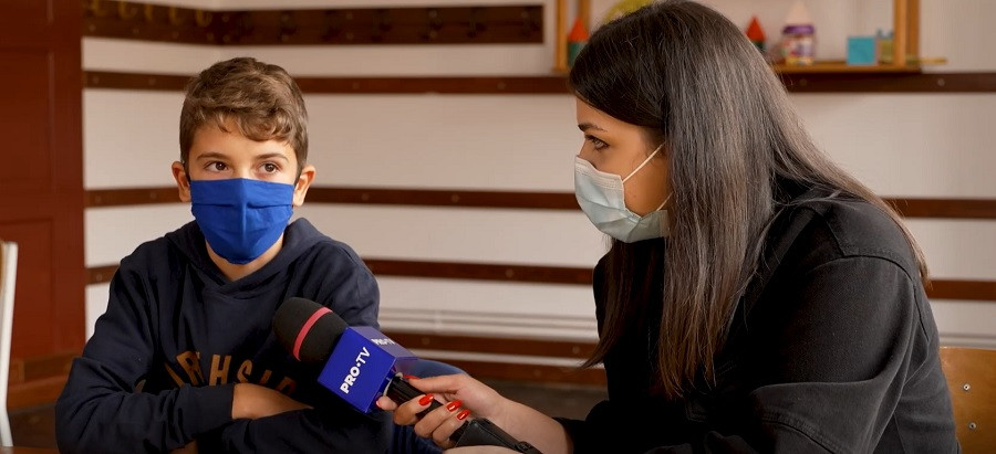 Dovadă de loialitate. A fost elevă, iar acum e &icirc;nvățătoare la școala din Lădăuți, care este renovată cu ajutorul OLX