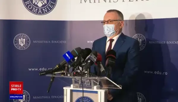 Ministrul Educației: ”Școlile și grădinițele cu rata de vaccinare sub 60% încep în format online”