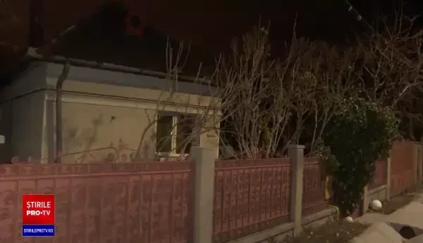 O bătrână a fost ucisă în bătaie de nepotul ei. Bărbatul și-a recunoscut vina în fața procurorilor