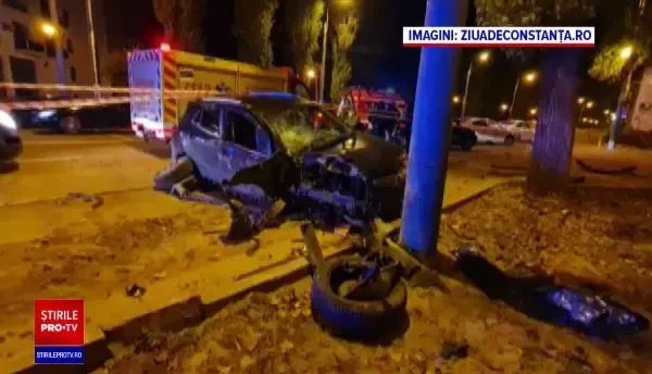 O tânără gravidă s-a urcat băută la volan și a făcut accident. A ajuns la spital, iar mașina a fost distrusă