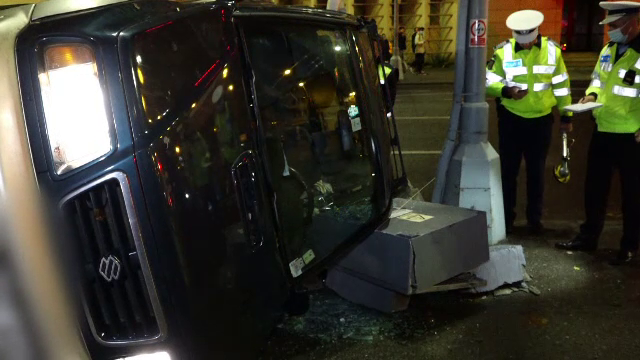 Bărbat de 73 de ani din Baia Mare, încarcerat într-o mașină răsturnată, după ce a fost lovit de o șoferiță de 69 de ani