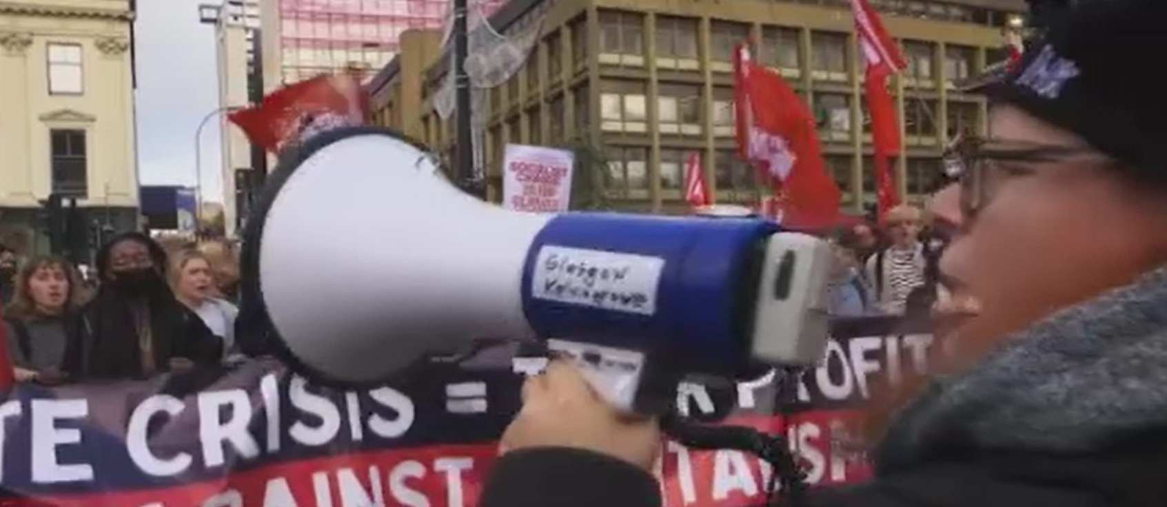 Sute de activiști protestează la Glasgow. Summitul COP26, considerat doar o manevră de PR