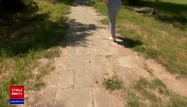 O tânără din Craiova s-a aruncat de la etajul 3 al unui bloc, după ce a fost violată. Ce spun anchetatorii