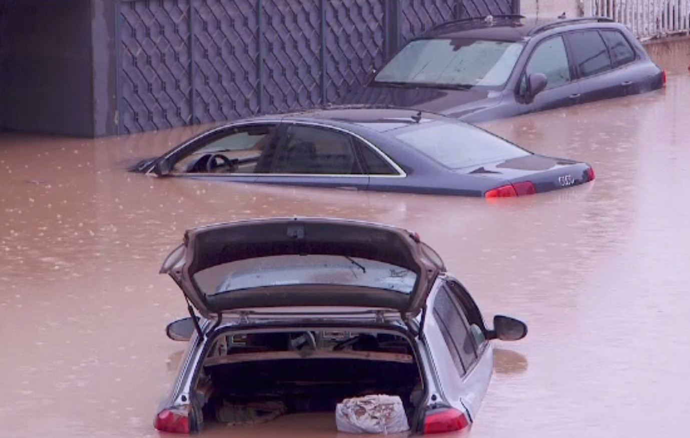 Ploile torențiale au făcut ravagii în Bosnia-Herţegovina. Autoritățile se tem că se va repeta dezastrul din 2014