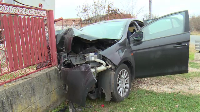Accident grav în Dâmbovița. O fetiță de patru ani, în stare gravă la spital. Bunica ei a pierdut controlul mașinii