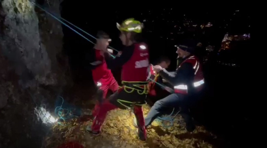 Un tânăr s-a urcat beat pe muntele Tâmpa și a avut parte de un accident. Salvamontiștii au intervenit de urgență