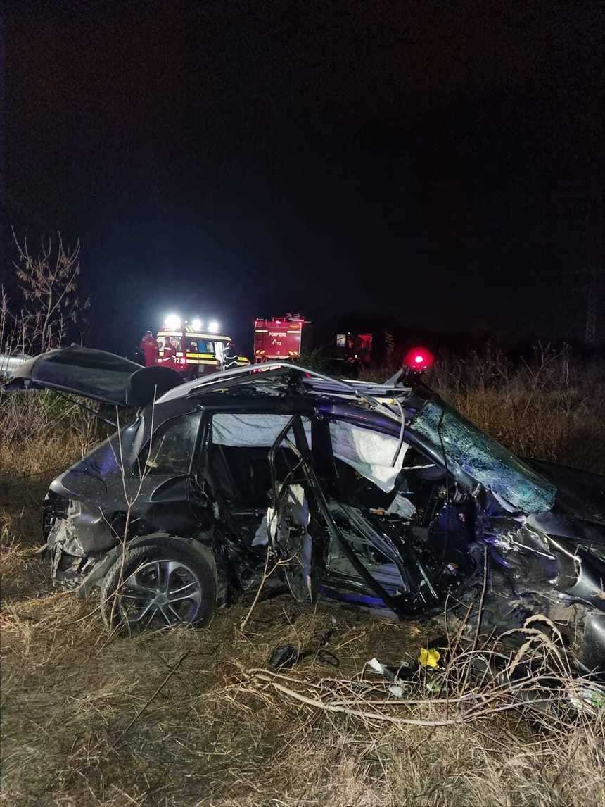 Două persoane au murit, iar alte cinci, între care patru copii, au fost rănite într-un accident produs în Dâmbovița
