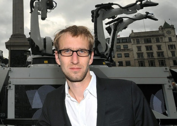 Un cunoscut designer german s-a sinucis, după ce și-a ucis fiul în vârstă de trei ani