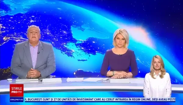 Trei cai și un mânz, surprinși de șoferi chiar în mijlocul unui sens giratoriu, la Baia Mare