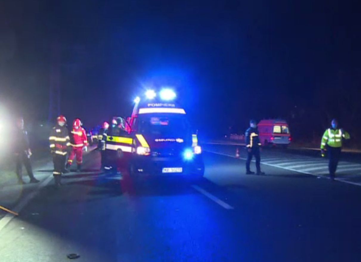 Accident teribil cu doi morți și cinci răniți în Dâmbovița, după ce un șofer de 79 de ani a virat fără să se asigure