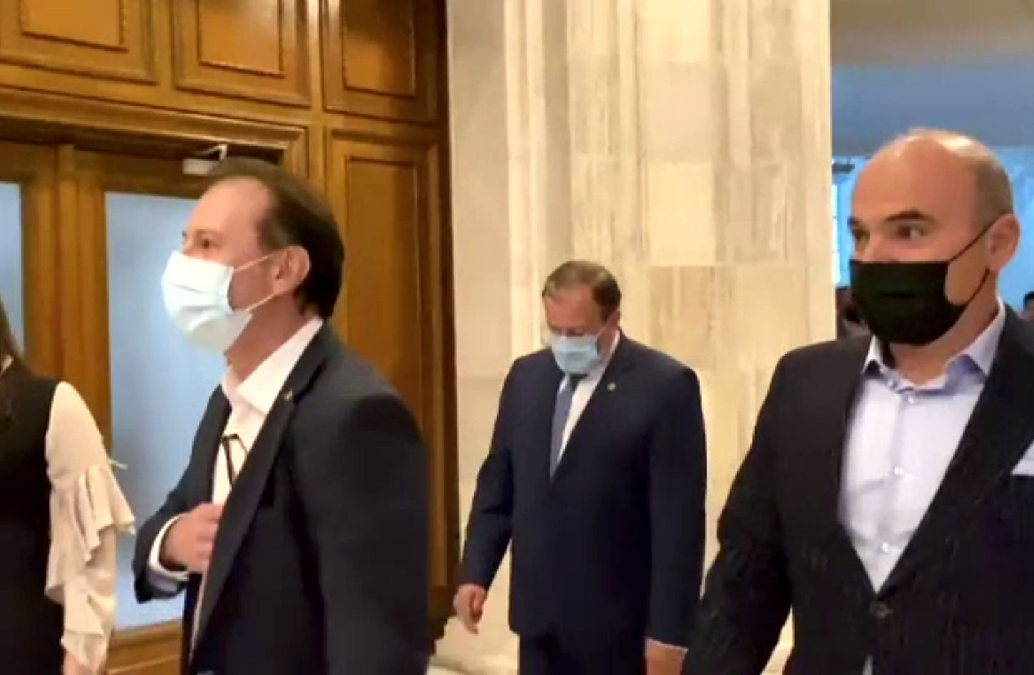 Liberalii fac guvern cu PSD, cu sprijinul UDMR. Bătălia se va da însă pe ministere