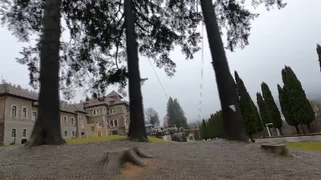 Restricțiile și prețurile nu țin turiștii departe de rezervările de Crăciun și Revelion. Cât costă petrecerea la castel