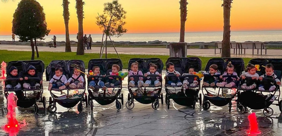 Un cuplu a reușit să aibă 21 de copii biologici în ultimele 19 luni, după ce a apelat la mame surogat