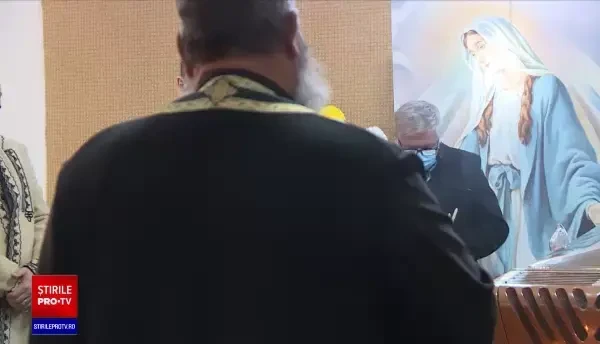 Petrică Mîțu Stoian, primit cu aplauze și trandafiri albi. Miercuri va fi condus pe ultimul drum