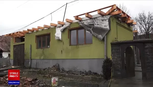 O familie întreagă a rămas pe drumuri, înainte de iarnă. 30 de ani munciți au ars în câteva minute