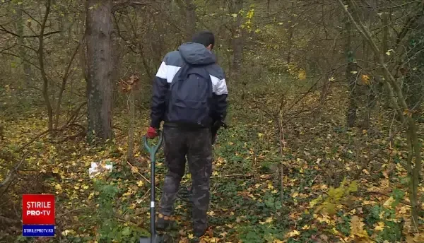Descoperire inedită într-o pădure din Dobrogea. Un medic a găsit 8 monede din argint, vechi de peste 2.000 de ani