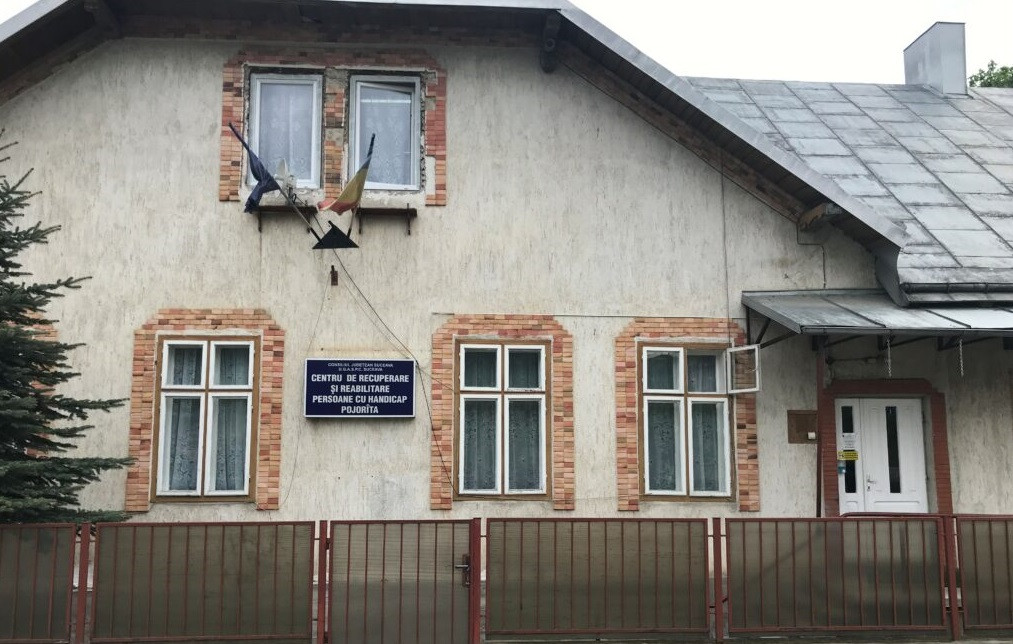 Incendiu la Centrul de Recuperare a Persoanelor cu Handicap din Pojorâta. Pompierii au intervenit cu trei autospeciale