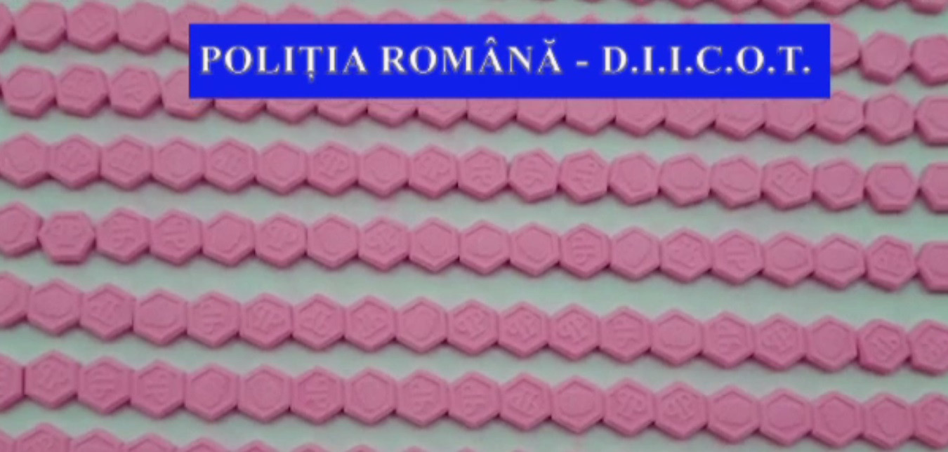 Traficant prins la Vama Nădlac cu 4.000 de pastile de ecstasy. Bărbatul venea din Olanda