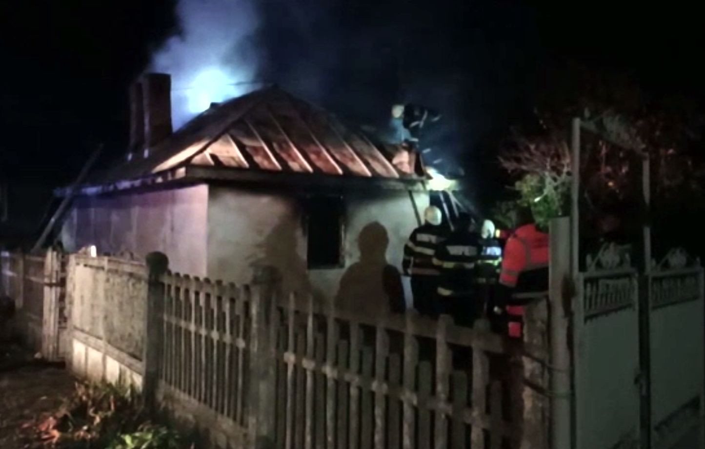 O bătrână a murit carbonizată în locuință, la Speriețeni