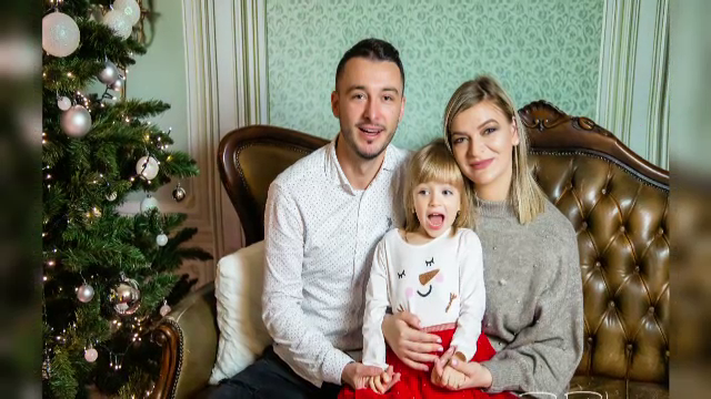 Cât costă o ședință foto de Crăciun. „Dacă aş putea, aş lua tot decorul acasă”