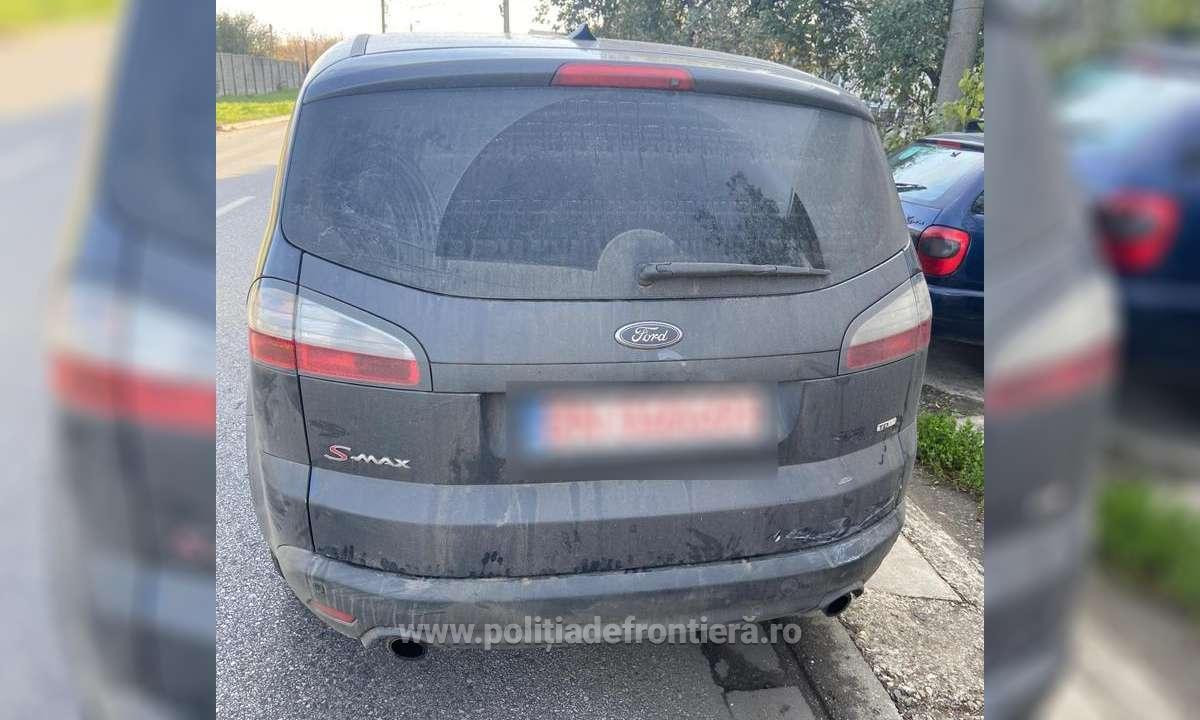 Opt migranţi indieni, descoperiți într-un BMW condus de o româncă, în Timiș. Ce au găsit într-un garaj deținut de aceasta