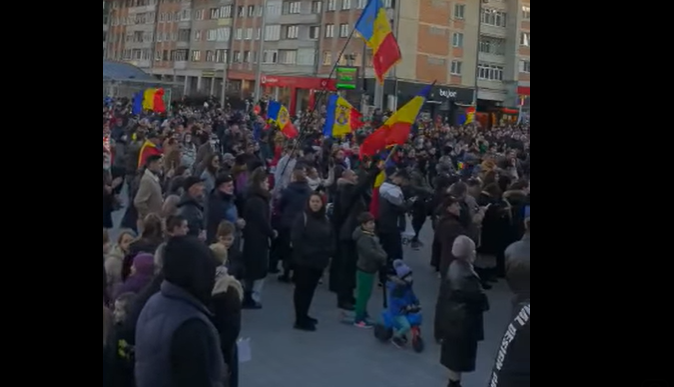 Protest împotriva introducerii certificatului verde, în Suceava. S-a scandat: „Nu cedăm, nu ne vaccinăm”