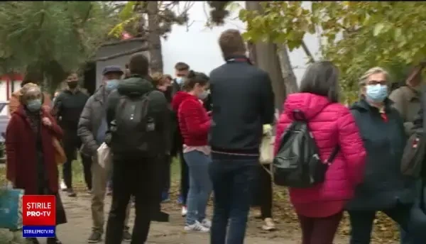 Cozi la centrele de vaccinare. Românii se imunizează chiar și în vacanțe