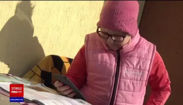 Sute de mii de elevi nu pot participa la orele online. Ministerul Educației a împărțit insuficiente dispozitive