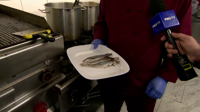 De ce hamsiile mâncate de români sunt la jumătate din dimensiunea normală. „Aveau chiar şi 20 de centimetri, acum maxim 10”