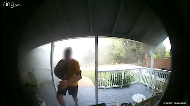 Eroul care a salvat doi câini, un iepure și o pisică dintr-o casă care luase foc. Bărbatul era la alergat