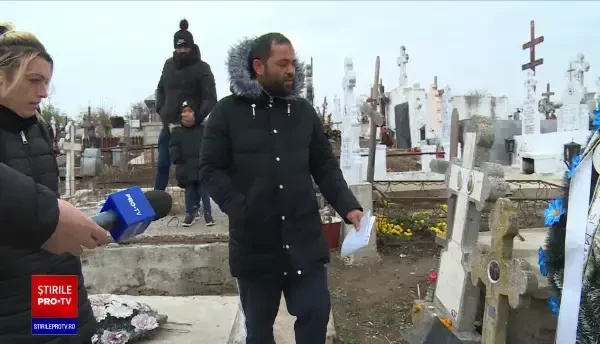 Momente de groază în Dâmbovița. Părinții unui copil au descoperit că mormântul copilului lor a fost profanat: ”Niște sadici”