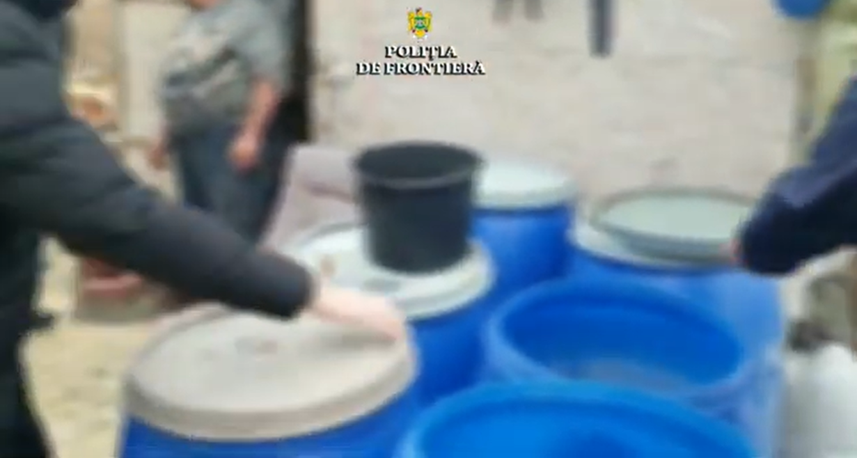 7.000 litri de ţuică şi o instalaţie ilegală de producere a alcoolului, descoperite de poliţiştii de frontier în Constanța