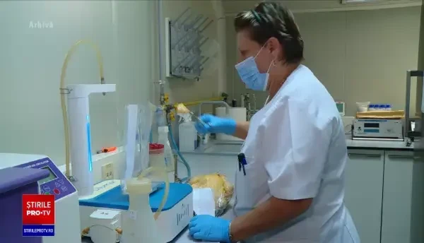 Peste 60 de tone de carne de pui cu salmonella, descoperite de inspectorii ANSVSA în mai multe magazine din țară