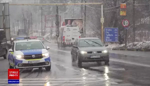 Primăriile se pregătesc pentru deszăpezire, urmează nopți cu ceață și îngheț. Cauciucurile de iarnă devin obligatorii