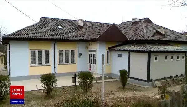 Ce mesaje le trimitea elevilor profesorul antivaccinist din Iași: ”Marș idiotule”. GALERIE FOTO