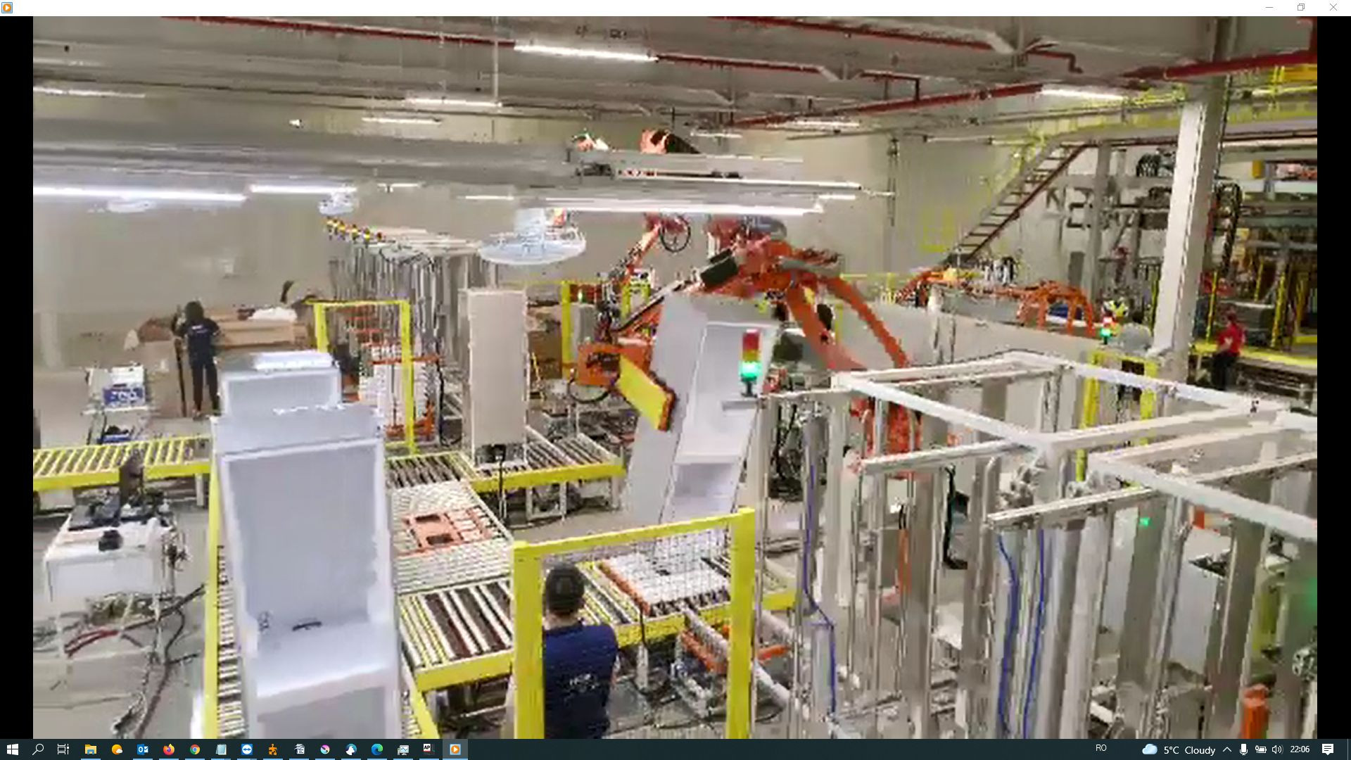 ILikeIT. Roboții industriali nu mai pot fi înlocuiți de oameni, nici măcar în fabricile de la noi