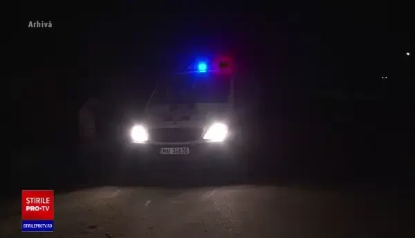 Un individ din Iași și-a tăiat mama cu drujba, turbat de furie. Bătrâna se zbate între viață și moarte