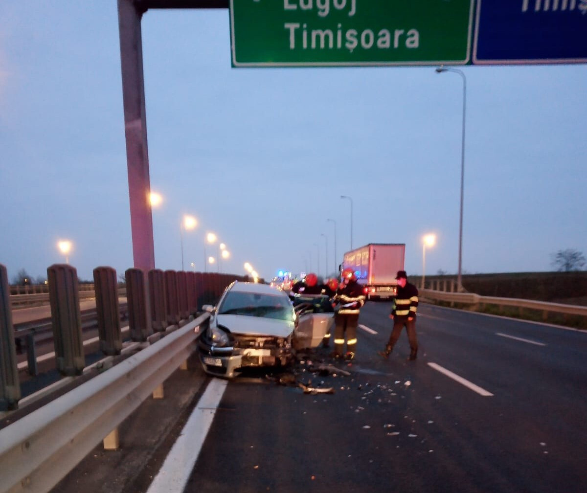 Accident pe A1, după ce un șofer a greșit drumul și a ajuns pe contrasens. Sunt mai mulți răniți