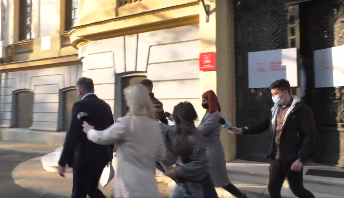 VIDEO: Ciolacu s-a enervat și a plecat, după ce a fost întrebat dacă are o înțelegere cu Iohannis