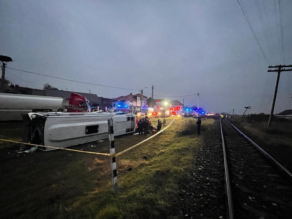 Accident grav între un autocar și o cisternă încărcată cu combustibil. A fost activat Planul Roșu